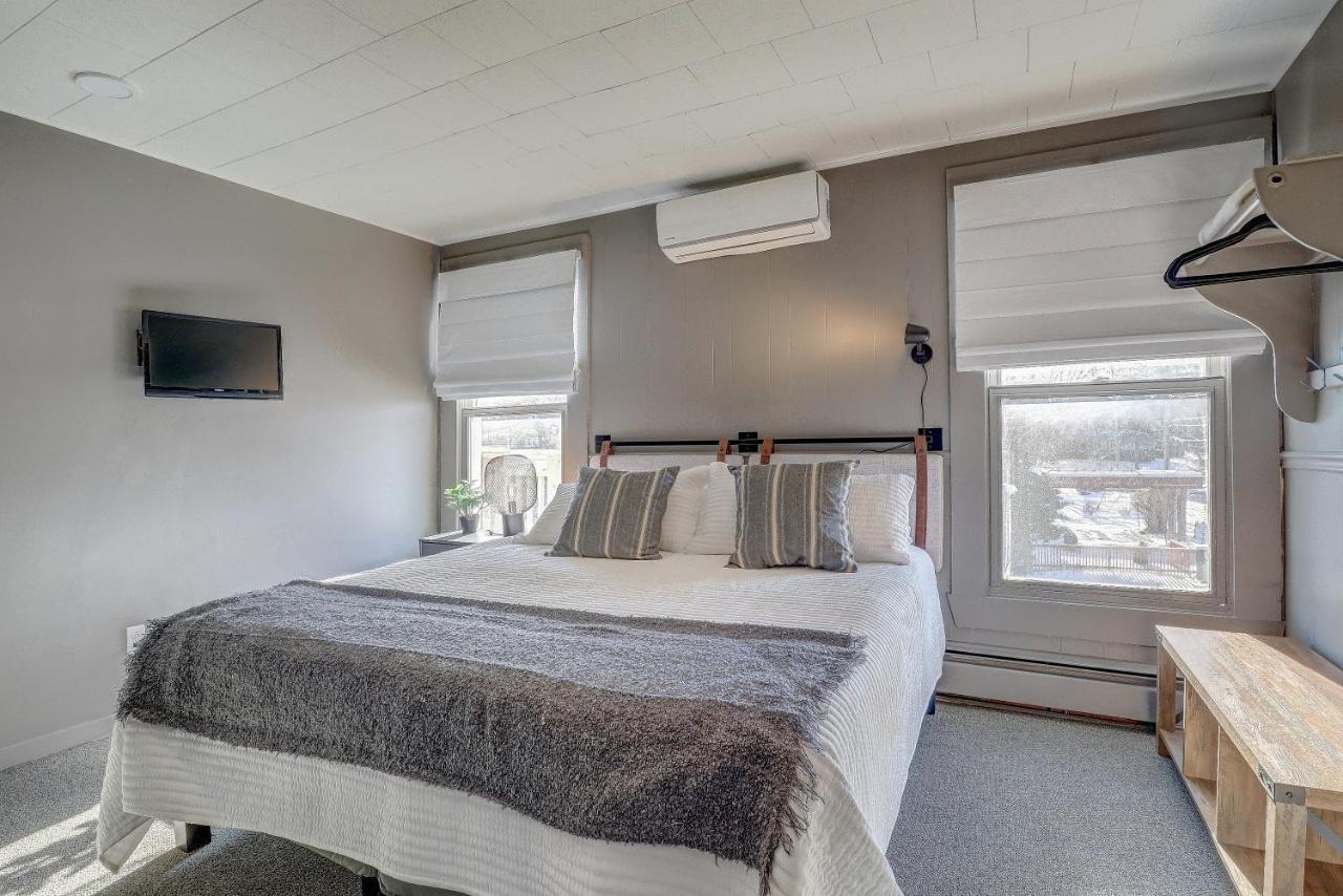 Auberge Des Cantons Magog Екстериор снимка