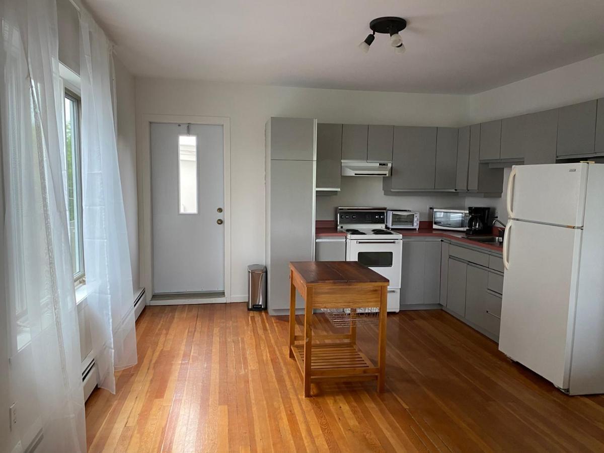 Auberge Des Cantons Magog Екстериор снимка