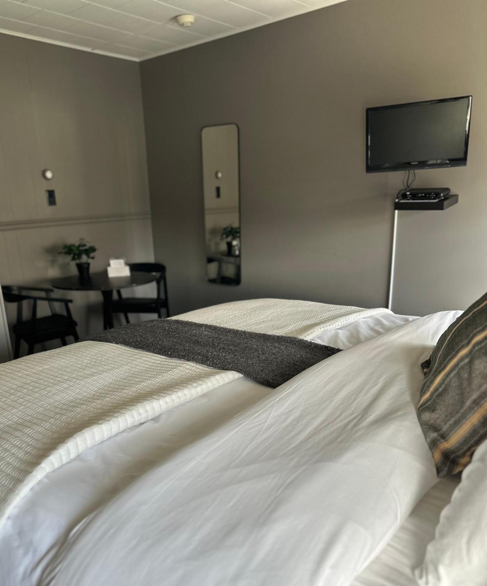 Auberge Des Cantons Magog Екстериор снимка